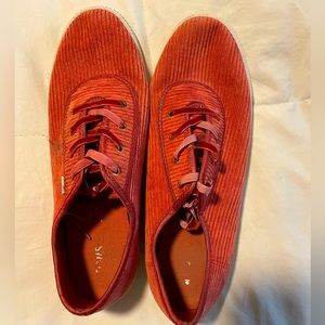 Toms sneakers. Corduroy fabric. Light red color.